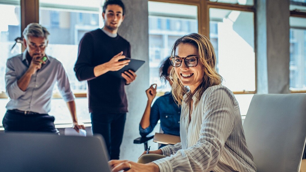 Digitalisation of business suggestion: team looking at a computer during a meeting