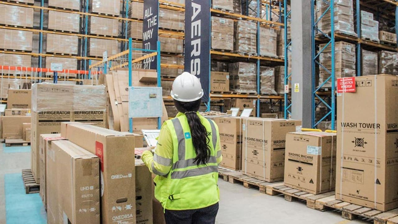 Maersk Customs Services employee sitting at a computer in a Maersk office.